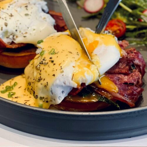 Eggs benedict