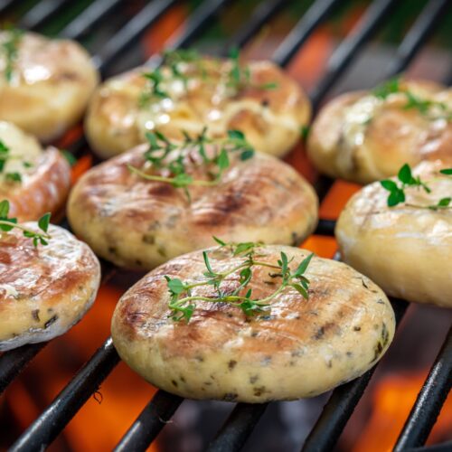 Pitaroudia me halloumi