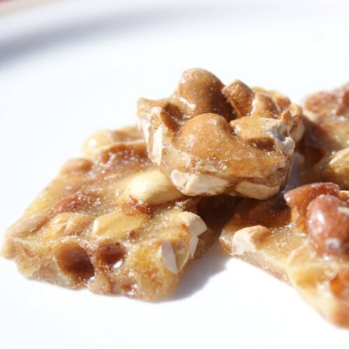 Cashew brittle
