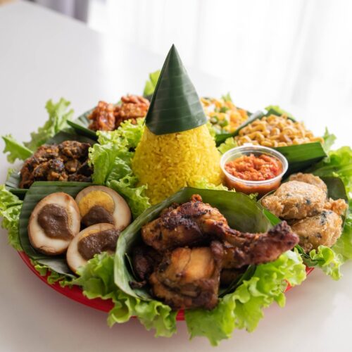 Nasi tumpeng